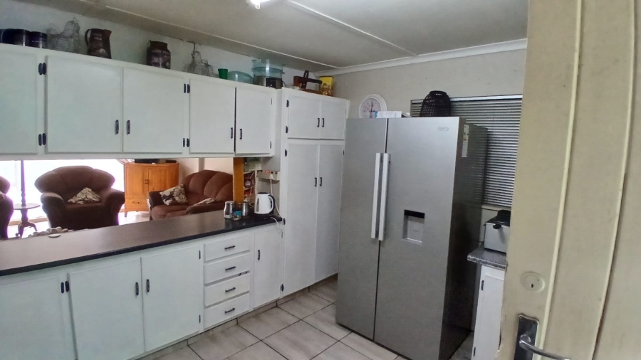 6 Bedroom Property for Sale in Generaal De Wet Free State